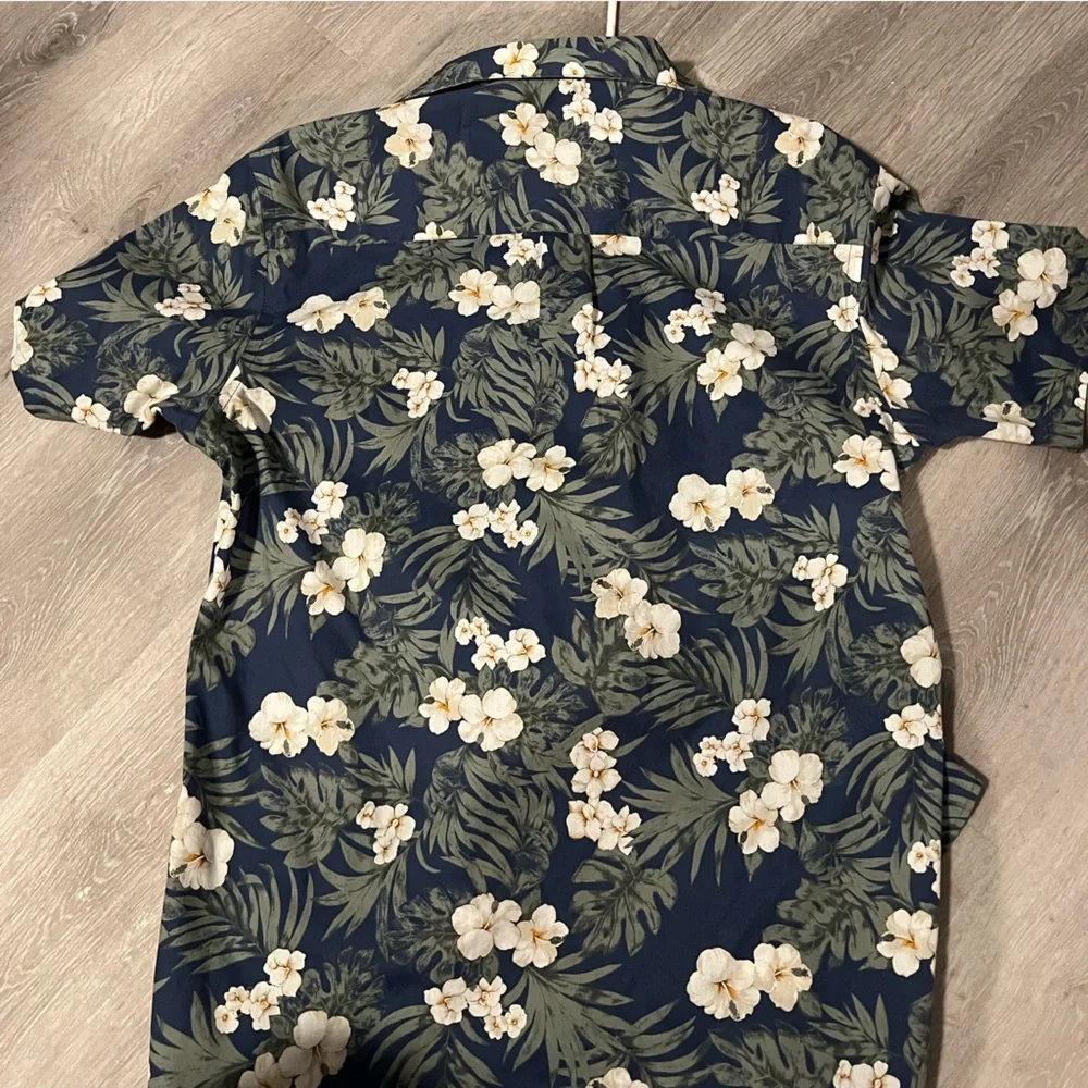 Van Heusen floral button up - Picture 3 of 3